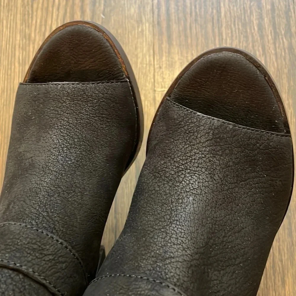 EILEEN FISHER List Nubuck Peep Toe Bootie Leather size 5